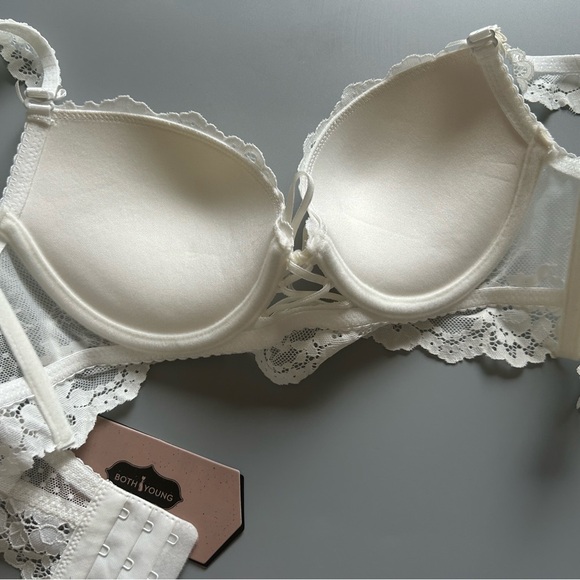 NEW Seamless White Lace Sculpting Bra - Picture 10 of 10